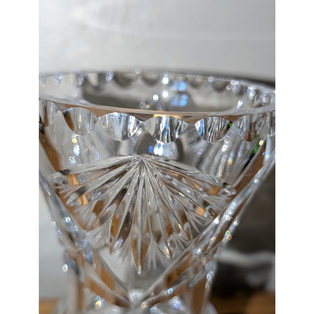 Gorgeous Vintage Cut Crystal Tripod Footed Scalloped Mouth Flower Vase - Picture 6 of 11